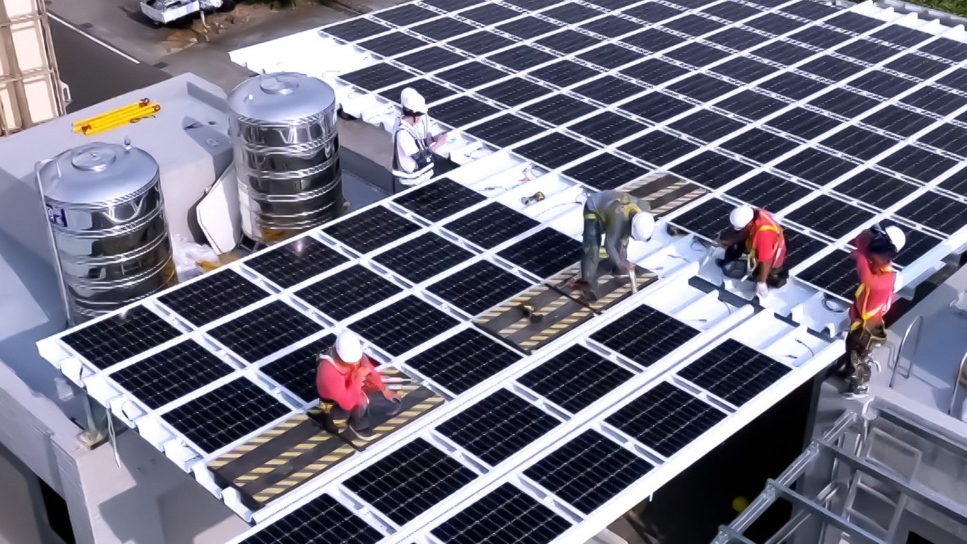 友達打造光電建築一體化整合建材，開發SunSteel光電整合型浪板，實現快速安裝、避免二次施工，讓屋頂光電躍升未來建物新標配。