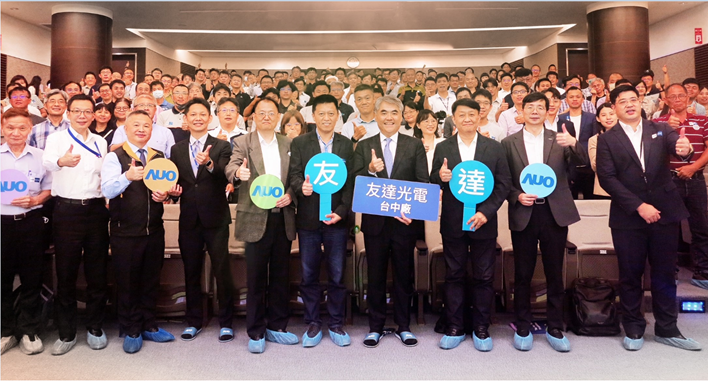 友達以太陽能解決方案領航者，跨足建築領域，4日在台中廠區舉辦「光電建築一體化研討會」，邀請產業先驅共同推動綠化，打造新一代智慧綠建築。